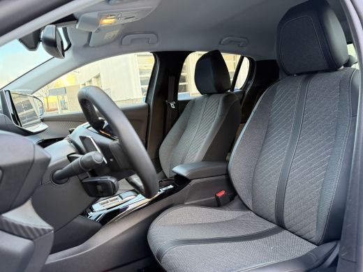 Peugeot 208 Hybrid 100 e-DCS6 Allure Cruise control adeptief met stop&go | Lichtmetalen velgen 16" | Apple ca... ActivLease financial lease