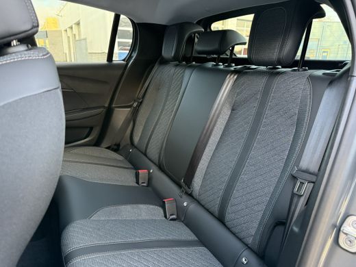 Peugeot 208 Hybrid 100 e-DCS6 Allure Cruise control adeptief met stop&go | Lichtmetalen velgen 16" | Apple ca... ActivLease financial lease