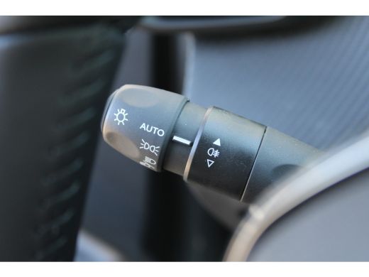 Peugeot e-2008 EV Allure 54 kWh ActivLease financial lease