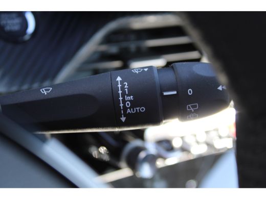 Peugeot e-2008 EV Allure 54 kWh ActivLease financial lease