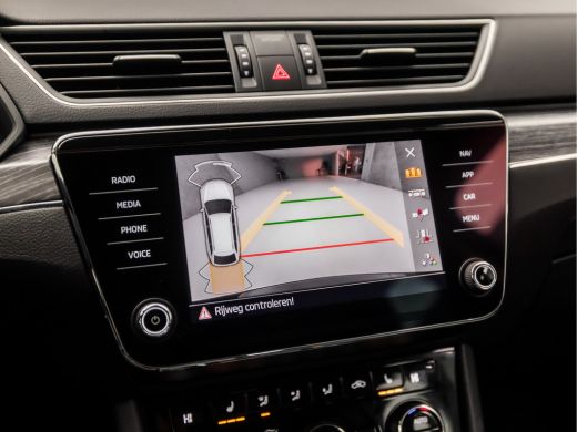 Skoda Superb Combi 1.5 TSI ACT Sport 150Pk Automaat (APPLE CARPLAY, GROOT NAVI, MEMORY SEATS, STOELVERWARMING,... ActivLease financial lease