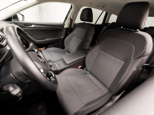 Skoda Superb Combi 1.5 TSI ACT Sport 150Pk Automaat (APPLE CARPLAY, GROOT NAVI, MEMORY SEATS, STOELVERWARMING,... ActivLease financial lease