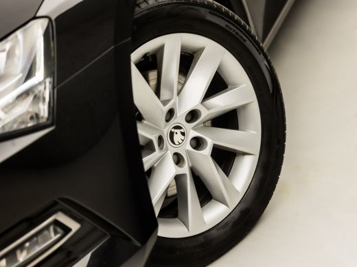 Skoda Superb Combi 1.5 TSI ACT Sport 150Pk Automaat (APPLE CARPLAY, GROOT NAVI, MEMORY SEATS, STOELVERWARMING,... ActivLease financial lease