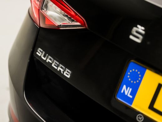 Skoda Superb Combi 1.5 TSI ACT Sport 150Pk Automaat (APPLE CARPLAY, GROOT NAVI, MEMORY SEATS, STOELVERWARMING,... ActivLease financial lease