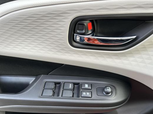 Suzuki Swift 1.2 Comfort Smart Hybrid ActivLease financial lease