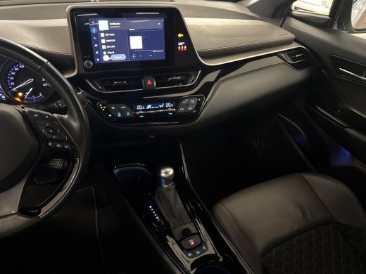 Toyota C-HR 1.8 Hybrid Executive | 06-10141018 Voor meer informatie ActivLease financial lease