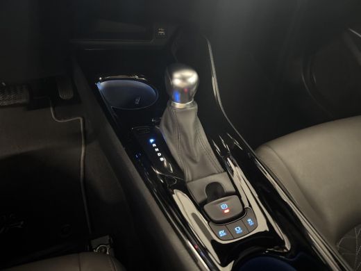 Toyota C-HR 1.8 Hybrid Executive | 06-10141018 Voor meer informatie ActivLease financial lease