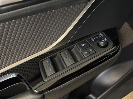 Toyota C-HR 1.8 Hybrid Executive | 06-10141018 Voor meer informatie ActivLease financial lease