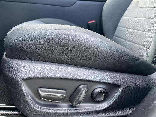 Toyota C-HR 2.0 Plug-in Hybrid 220 Executive | All-in prijs | Apple/Android | Camera | Stoelverwarming | ActivLease financial lease