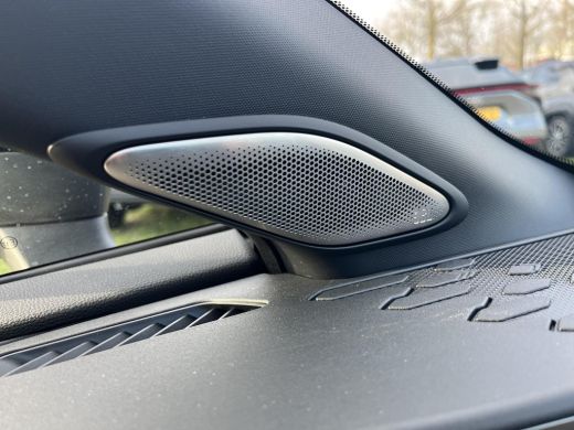 Toyota C-HR 2.0 Plug-in Hybrid 220 Executive | All-in prijs | Apple/Android | Camera | Stoelverwarming | ActivLease financial lease