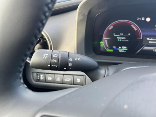 Toyota C-HR 2.0 Plug-in Hybrid 220 Executive | All-in prijs | Apple/Android | Camera | Stoelverwarming | ActivLease financial lease