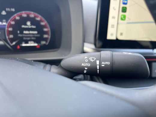 Toyota C-HR 2.0 Plug-in Hybrid 220 Executive | All-in prijs | Apple/Android | Camera | Stoelverwarming | ActivLease financial lease