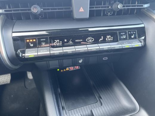 Toyota C-HR 2.0 Plug-in Hybrid 220 Executive | All-in prijs | Apple/Android | Camera | Stoelverwarming | ActivLease financial lease