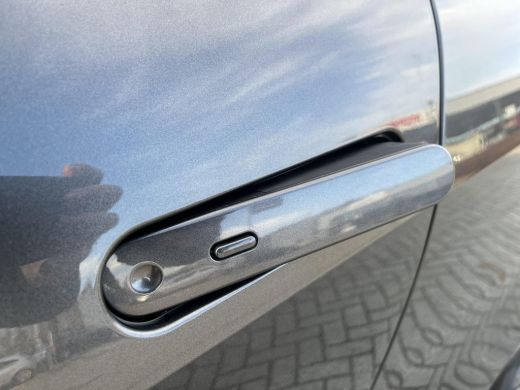 Toyota C-HR 2.0 Plug-in Hybrid 220 Executive | All-in prijs | Apple/Android | Camera | Stoelverwarming | ActivLease financial lease