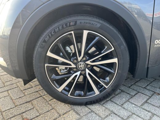Toyota C-HR 2.0 Plug-in Hybrid 220 Executive | All-in prijs | Apple/Android | Camera | Stoelverwarming | ActivLease financial lease