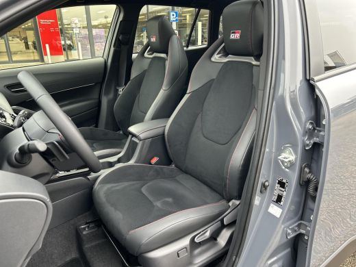 Toyota Corolla Cross Hybrid 180 GR Sport + Panoramadak | Nieuwe auto | Uit voorraad leverbaar | ActivLease financial lease