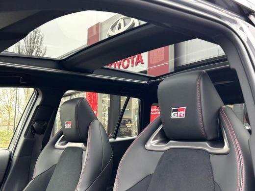 Toyota Corolla Cross Hybrid 180 GR Sport + Panoramadak | Nieuwe auto | Uit voorraad leverbaar | ActivLease financial lease