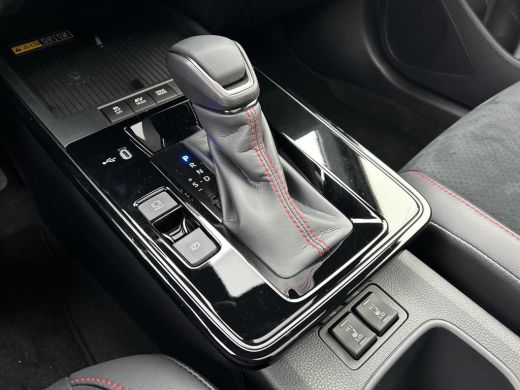 Toyota Corolla Cross Hybrid 180 GR Sport + Panoramadak | Nieuwe auto | Uit voorraad leverbaar | ActivLease financial lease