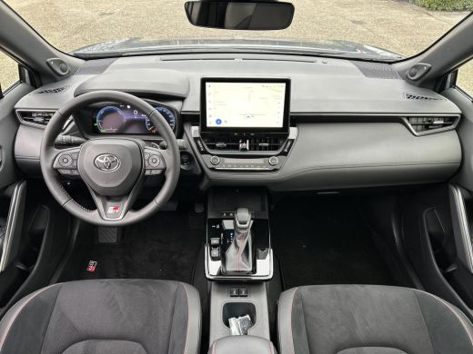 Toyota Corolla Cross Hybrid 180 GR Sport + Panoramadak | Nieuwe auto | Uit voorraad leverbaar | ActivLease financial lease