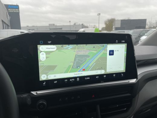 Volkswagen e-Transporter L2 Life 64 kWh | 218PK | 9 Persoons | Navigatie ActivLease financial lease