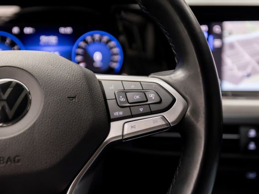 Volkswagen Golf 1.0 TSI Sportline (DIGITAL DASHBOARD, TREKHAAK, KEYLESS START, LED KOPLAMPEN, GETINT GLAS, SPORTS... ActivLease financial lease