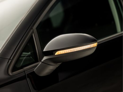 Volkswagen Golf 1.0 TSI Sportline (DIGITAL DASHBOARD, TREKHAAK, KEYLESS START, LED KOPLAMPEN, GETINT GLAS, SPORTS... ActivLease financial lease