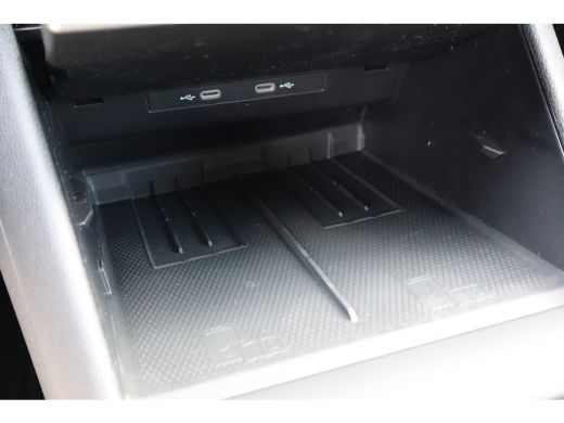 Volkswagen Tiguan Life Edition - eHybrid | Inclusief &euro;2000,- inruilvoordeel | Trekhaak | 'App-Connect' draadloze sm... ActivLease financial lease