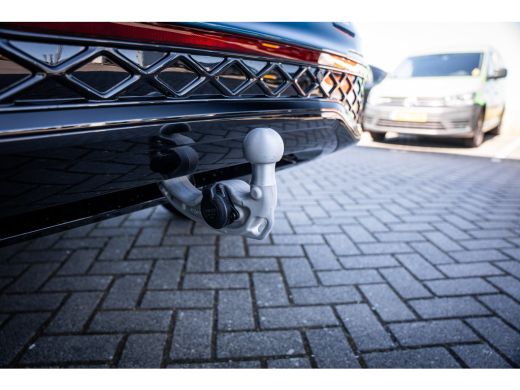 Volkswagen Tiguan R-Line Edition - eHybrid | Inclusief &euro;2000,- inruilvoordeel | Trekhaak | 'App-Connect' draadloze ... ActivLease financial lease