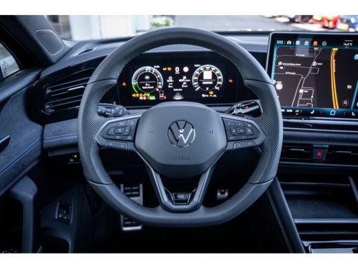 Volkswagen Tiguan R-Line Edition - eHybrid | Inclusief &euro;2000,- inruilvoordeel | Trekhaak | 'App-Connect' draadloze ... ActivLease financial lease