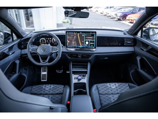 Volkswagen Tiguan R-Line Edition - eHybrid | Inclusief &euro;2000,- inruilvoordeel | Trekhaak | 'App-Connect' draadloze ... ActivLease financial lease