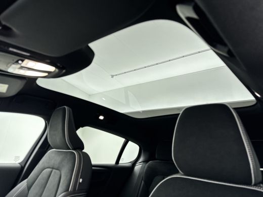 Volvo  EC40 Single Motor Extended Range Ultra Black Ed. 82 kWh | 20" | Leder / Nubuck | Trekhaak | Pixel LED ... ActivLease financial lease