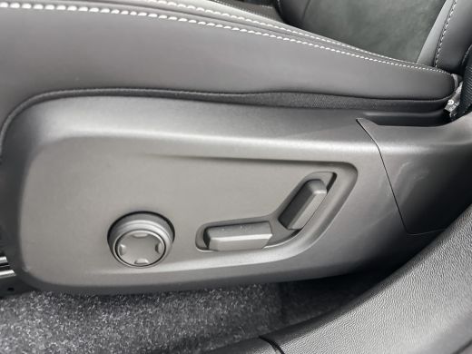 Volvo  EC40 Single Motor Extended Range Ultra Black Ed. 82 kWh | 20" | Leder / Nubuck | Trekhaak | Pixel LED ... ActivLease financial lease