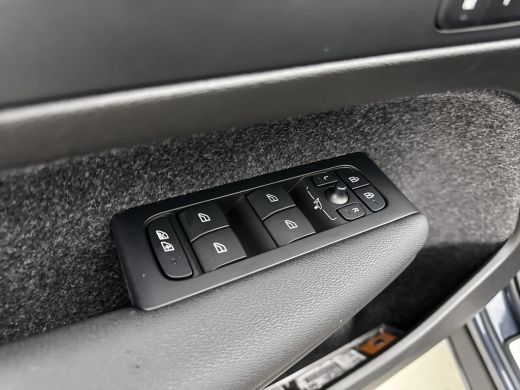 Volvo  EC40 Single Motor Extended Range Ultra Black Ed. 82 kWh | 20" | Leder / Nubuck | Trekhaak | Pixel LED ... ActivLease financial lease