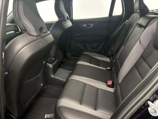 Volvo  V60 T6 Plug-in hybrid AWD Plus Dark | 360 Camera | Achterbank verwarmd | Premium audio | Trekhaak | ActivLease financial lease