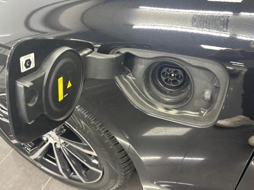 Volvo  V60 T6 Plug-in hybrid AWD Plus Dark | 360 Camera | Achterbank verwarmd | Premium audio | Trekhaak | ActivLease financial lease