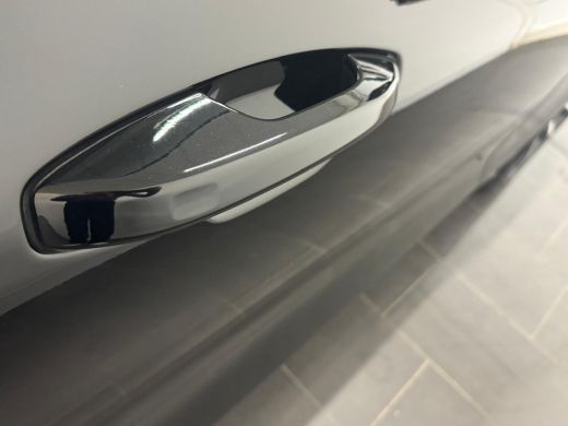 Volvo  V60 T6 Plug-in hybrid AWD Plus Dark | 360 Camera | Achterbank verwarmd | Premium audio | Trekhaak | ActivLease financial lease