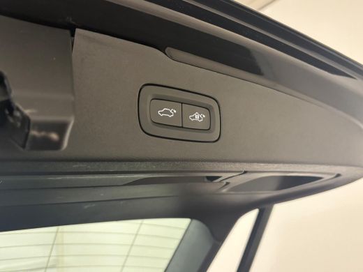 Volvo  V60 T6 Plug-in hybrid AWD Plus Dark | 360 Camera | Achterbank verwarmd | Premium audio | Trekhaak | ActivLease financial lease