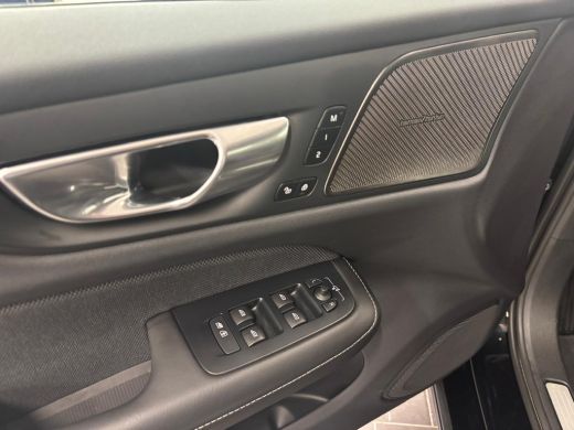 Volvo  V60 T6 Plug-in hybrid AWD Plus Dark | 360 Camera | Achterbank verwarmd | Premium audio | Trekhaak | ActivLease financial lease