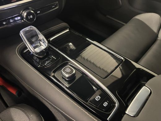 Volvo  V60 T6 Plug-in hybrid AWD Plus Dark | 360 Camera | Achterbank verwarmd | Premium audio | Trekhaak | ActivLease financial lease