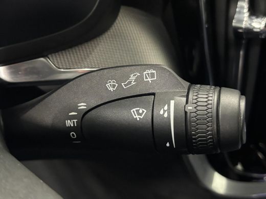 Volvo  V60 T6 Plug-in hybrid AWD Plus Dark | 360 Camera | Achterbank verwarmd | Premium audio | Trekhaak | ActivLease financial lease