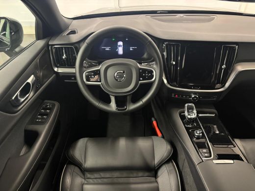 Volvo  V60 T6 Plug-in hybrid AWD Plus Dark | 360 Camera | Achterbank verwarmd | Premium audio | Trekhaak | ActivLease financial lease