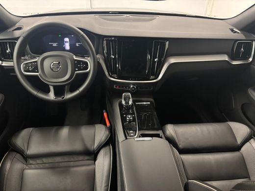 Volvo  V60 T6 Plug-in hybrid AWD Plus Dark | 360 Camera | Achterbank verwarmd | Premium audio | Trekhaak | ActivLease financial lease