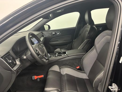 Volvo  V60 T6 Plug-in hybrid AWD Plus Dark | 360 Camera | Achterbank verwarmd | Premium audio | Trekhaak | ActivLease financial lease