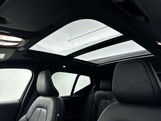 Volvo  XC40 Recharge P8 AWD R-Design 78kWh | 20" | Leder | Panoramadak | 360 Camera | Harman Kardon | Elektr... ActivLease financial lease