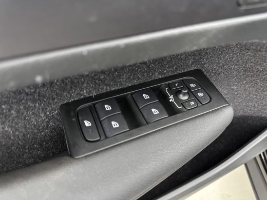 Volvo  XC40 Recharge P8 AWD R-Design 78kWh | 20" | Leder | Panoramadak | 360 Camera | Harman Kardon | Elektr... ActivLease financial lease