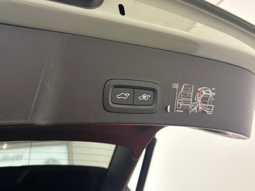 Volvo  XC40 Recharge P8 AWD R-Design | Achteruitrijcamera | Apple Carplay/Android Auto | Verwarmde achterbank... ActivLease financial lease