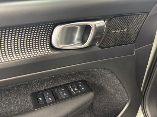 Volvo  XC40 Recharge P8 AWD R-Design | Achteruitrijcamera | Apple Carplay/Android Auto | Verwarmde achterbank... ActivLease financial lease