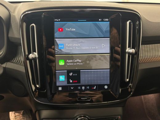 Volvo  XC40 Recharge P8 AWD R-Design | Achteruitrijcamera | Apple Carplay/Android Auto | Verwarmde achterbank... ActivLease financial lease