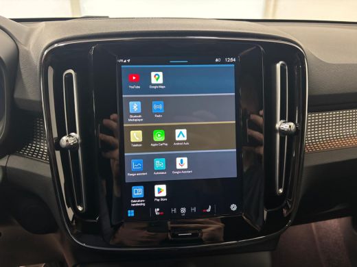 Volvo  XC40 Recharge P8 AWD R-Design | Achteruitrijcamera | Apple Carplay/Android Auto | Verwarmde achterbank... ActivLease financial lease