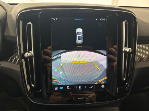 Volvo  XC40 Recharge P8 AWD R-Design | Achteruitrijcamera | Apple Carplay/Android Auto | Verwarmde achterbank... ActivLease financial lease